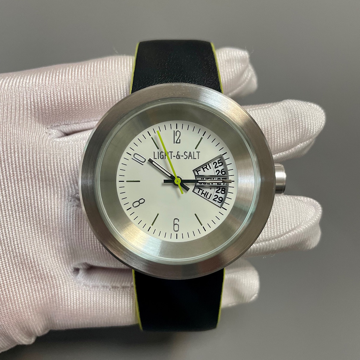 Wysokiej klasy modny zegarek m – Analog Quartz Watch recenzja i cena